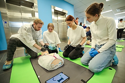 \"Множество предметов в школе объясняют в теории, а здесь - практика\". Проект \"Запусти сердце\" вновь собрал десятиклассников