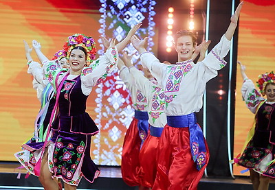 Яркое хореографическое шоу \"Танцуй, славянская душа!\" прошло в Летнем амфитеатре в Витебске