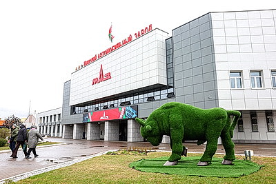 МАЗ поставит 100 машинокомплектов для производства коммунальной техники в Азербайджан