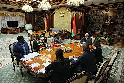 Лукашенко встретился с председателем Сената Зимбабве