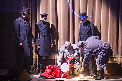 Орловский театр \"Свободное пространство\" представил на театральном форуме \"M.@rt.контакт\" спектакль \"Анна. Сны\"