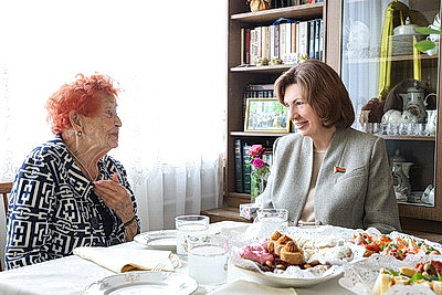 Кочанова поздравила ветерана ВОВ Ядвигу Еробкину с 101-летием