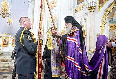 Хоругвь с ликом Александра Невского вручили отряду милиции особого назначения УВД Витебского облисполкома