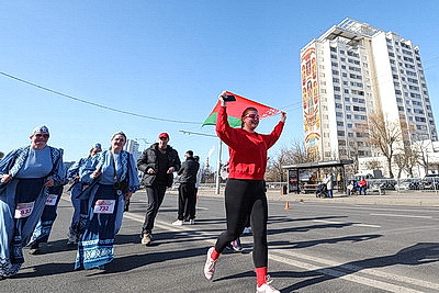 \"Заряд эндорфинами и цветы на финише\". \"Красивый забег\" прошел в Минске