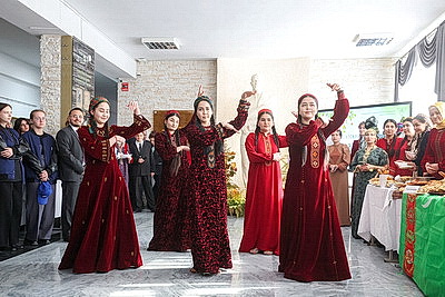 По-восточному ярко и по-белорусски гостеприимно. В ГрГУ им. Я. Купалы отметили Навруз