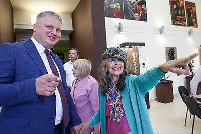 Легендарная художница и ювелир Лиза Сотилис посетила Витебск