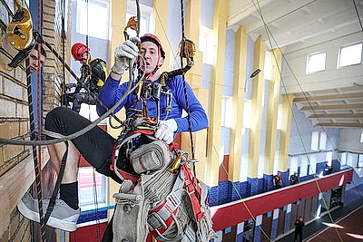 В Минске выбирают лучшего спасателя-высотника