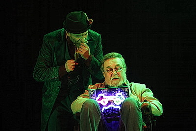 Премьеру комедии \"Особо опасные пенсионеры\" представил театр им. М.Горького