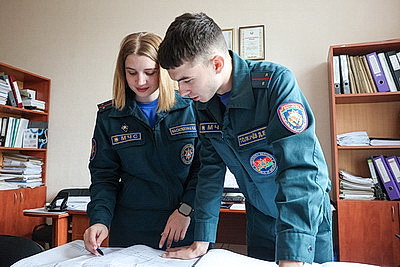 Двое в погонах. Как молодые специалисты МЧС строят карьеру и семью в Могилевской области