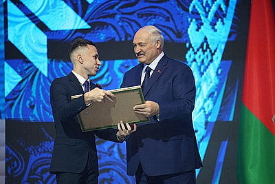 Лукашенко вручил премии \"За духовное возрождение\" и спецпремии Президента