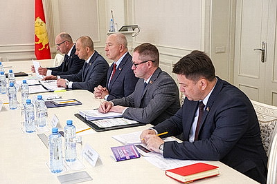 В центре внимания экономика. Крутой провел совещание в Гродненском облисполкоме