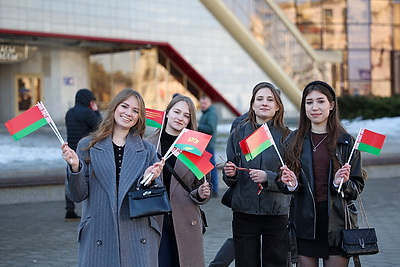Моя страна. Мое будущее. Минская молодежь поздравила горожан с Днем Конституции