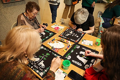 Ночные экскурсии и мастер-классы по каллиграфии: как встретили \"Библионочь\" в Национальной библиотеке Беларуси