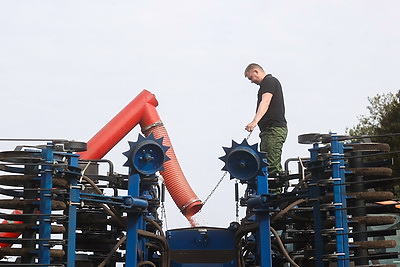 Аграрии Брестской области продолжают сев ранних яровых зерновых и зернобобовых культур