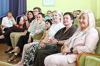 \"Пробуждать эмоции - моя суперсила\". Юная поэтесса о творчестве вопреки диагнозу