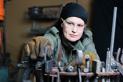 Расширяя границы возможного. Женщина-кузнец превращает металл в произведения искусства