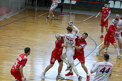 \"Мешков Брест\" и СКА победили на старте 1/2 финала чемпионата Беларуси по гандболу