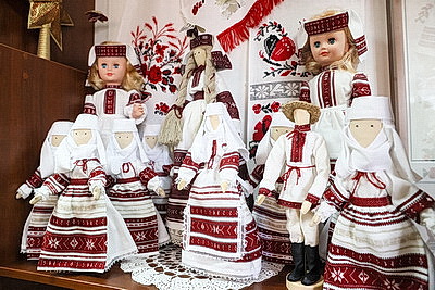 Дизайнерский наряд с кодом предков. Костюмы Малоритского строя вписались в современный гардероб