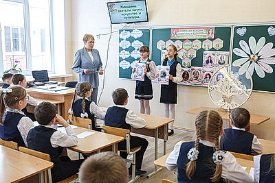 Урок \"Белорусская женщина - символ силы и вдохновения\" прошел в школах 5 марта