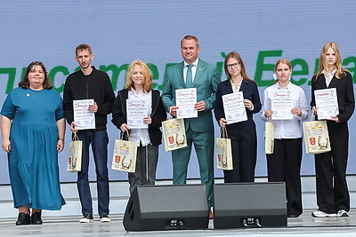 Мемориальную доску Ивану Чигринову, мурал с изображениями знаменитых земляков открыли в Костюковичах