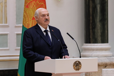 Лукашенко в преддверии Дня народного единства вручил госнаграды заслуженным представителям различных сфер