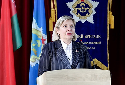 Ароматные домашние пироги приготовили в честь праздника молодым десантникам в Витебске