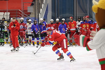 Легенды хоккея провели мастер-класс для участников турнира \"В основании будущего\"