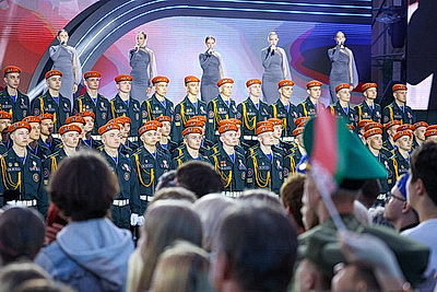Тысячи людей в День Независимости собрал вечерний гала-концерт \"Симфония созидания\" в Минске