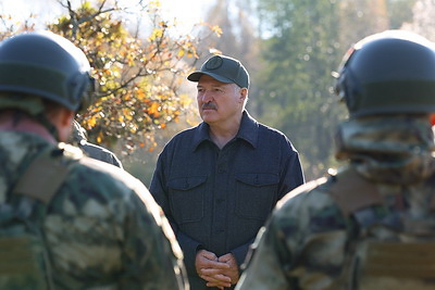 Лукашенко ставит задачу по развитию в Беларуси народного ополчения