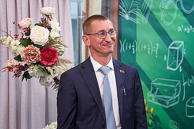 Педагогам - с благодарностью. Учителей чествовали на торжественных мероприятиях в Бресте и Гомеле