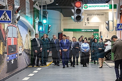 Глава Монголии ознакомился с работой образовательного центра МЧС