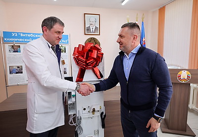 Двум учреждениям здравоохранения Витебска передали аппараты ИВЛ от Белорусского фонда мира