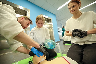 \"Множество предметов в школе объясняют в теории, а здесь - практика\". Проект \"Запусти сердце\" вновь собрал десятиклассников