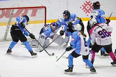 В хоккей играют не только мужчины. Всемирный женский хоккейный матч прошел в Минске