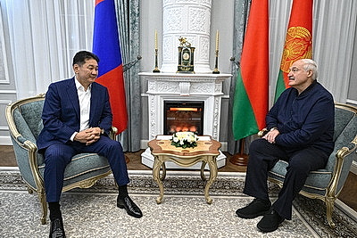 Президенты Беларуси и Монголии встретились в неформальной обстановке