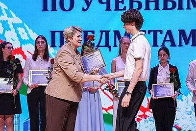 Будущее белорусской науки, культуры и спорта. Лучших выпускников Минска чествовали в Доме молодежи