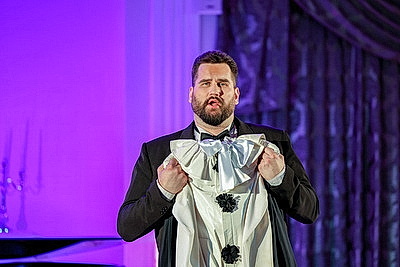 \"Опера - это не скучно\". Как Большой театр превращает классику в современный тренд