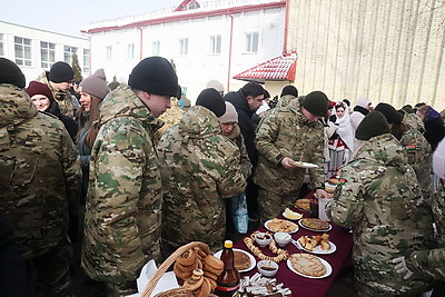Домашние блины, конкурсы и приятные сюрпризы. В воинской части в Могилеве встретили Масленицу