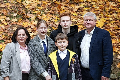 \"Семья - это прежде всего дружба\". Супруги Прудниковы из Могилевского района воспитывают троих детей и хранят традиции