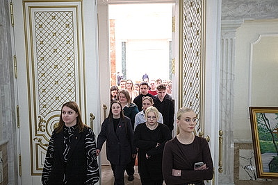 Молодые специалисты посетили Дворец Независимости