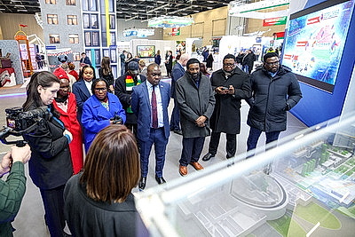 Парламентская делегация Зимбабве посетила ПВТ и ММВЦ