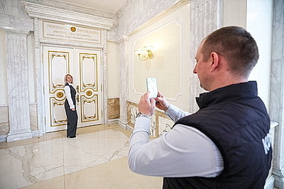 Представители предприятий-резидентов и сотрудники администрации СЭЗ \"Минск\" посетили Дворец Независимости