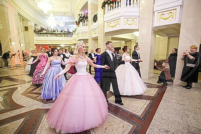 \"Хотя бы на миг почувствовать себя Золушкой, пусть и взрослой\". Большой театр встретил старый Новый год