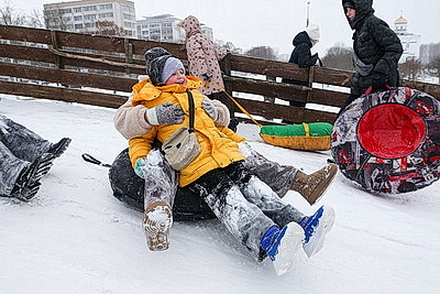 В Минске оборудованы снежные горки для зимних забав
