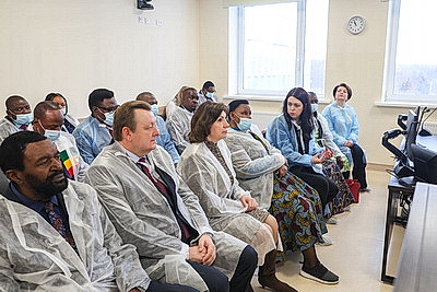 Парламентская делегация Зимбабве посетила РНПЦ \"Мать и дитя\" и МТЗ