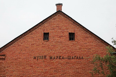 Любимые розы художника и арт-вечеринка. В Витебске отметили 139-летие со дня рождения Шагала