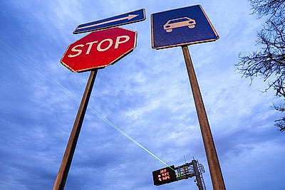 Лазеры на трассах: на М1 действует экспериментальная система светового оповещения