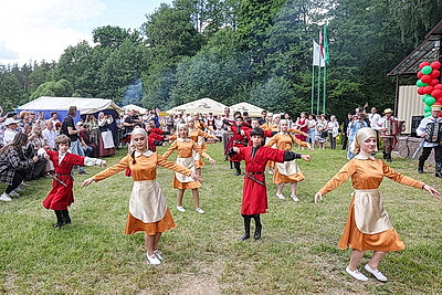 Тепло встреч и вкус традиций. Третий день фестиваля нацкультур собрал гостей на Августовском канале