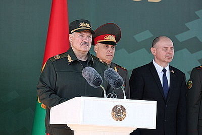 Лукашенко принял участие в церемонии приведения к военной присяге в Борисовском районе