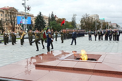 Парламентская делегация Пакистана возложила венок к монументу Победы в Минске